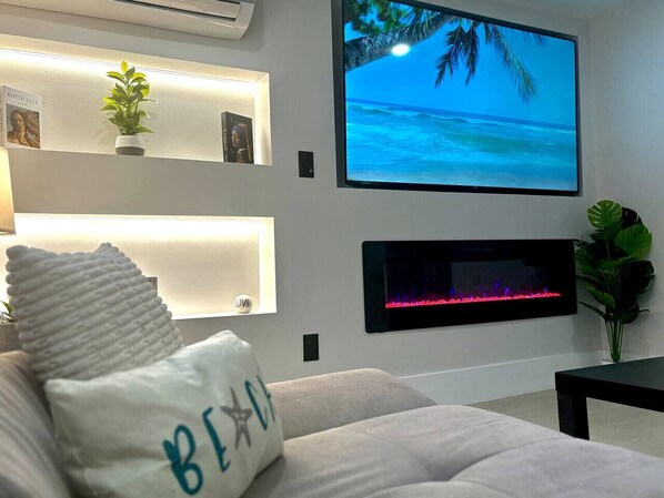 Interior - Beach Escape - Walk to the Waves (Wasaga Beach)