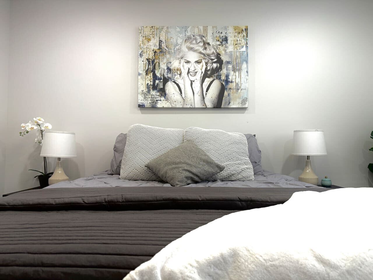 2 bedrooms, travel cot, WiFi, bed sheets