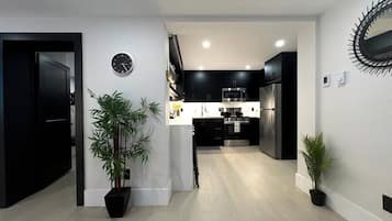 冰箱、微波炉、烤箱、炉灶