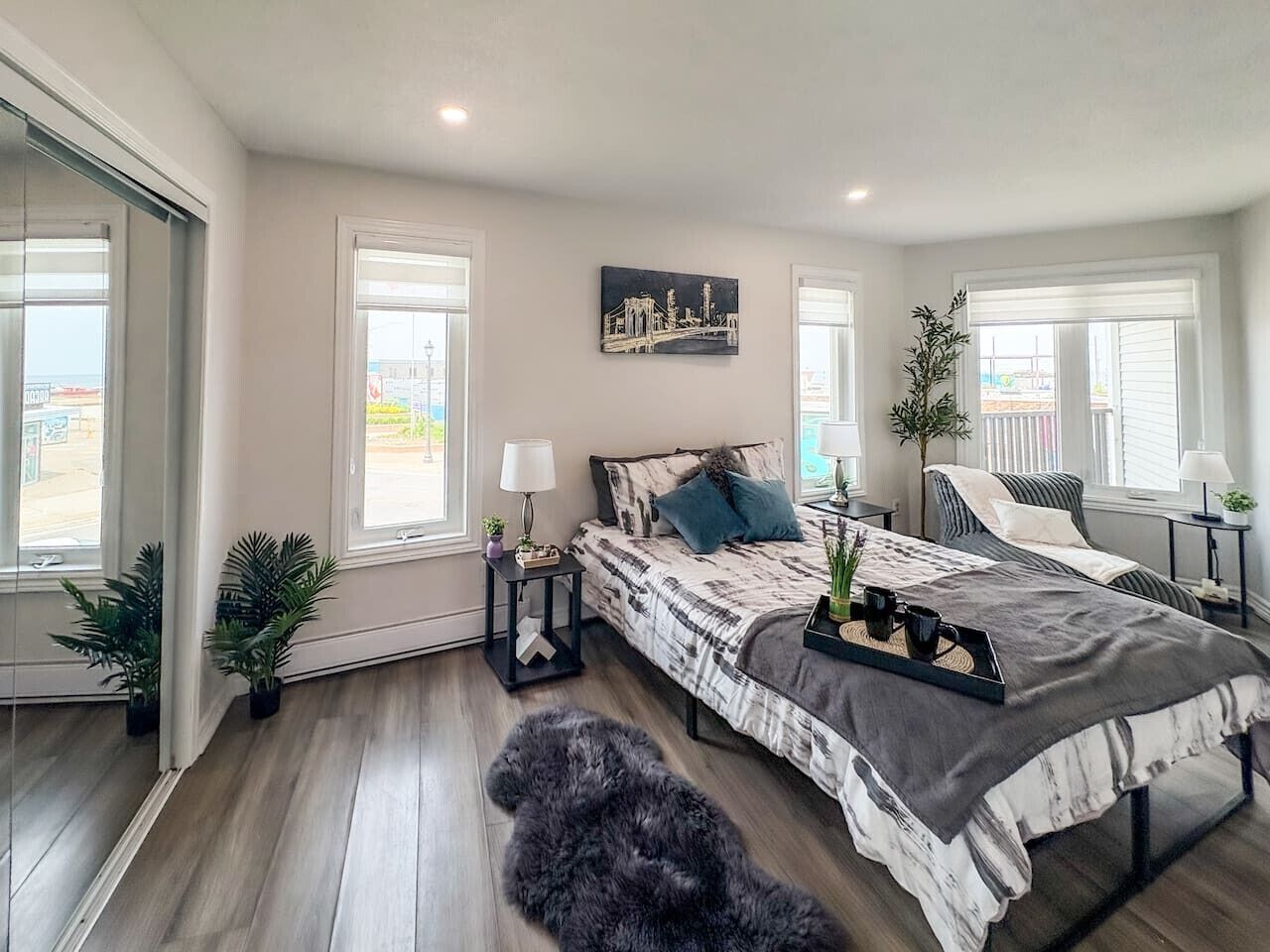 3 bedrooms, desk, travel crib, WiFi
