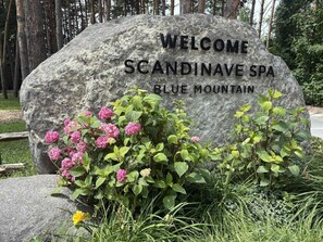 Exterior detail - Beach&Riverside/Prime Location! (Wasaga Beach)