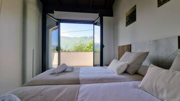 3 slaapkamers, een strijkplank/strijkijzer, reisbedje, gratis wifi