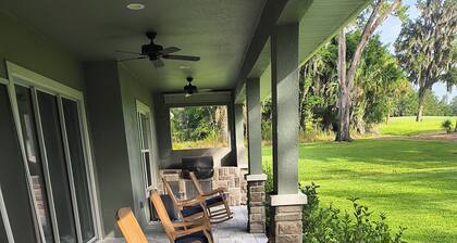 Charming 4-bedroom house with AC, WiFi in quaint Brooksville