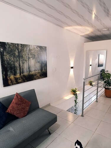 Spacious 2-bedroom cottage in tranquil Doradal Antioquia with AC, WiFi