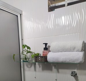 Bruser, håndklæder, Sæbe, Toiletpapir