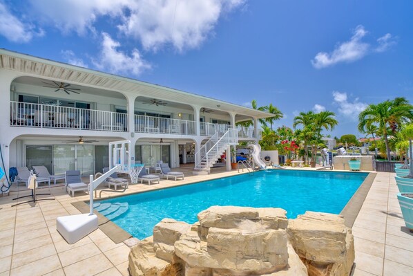 Pool - Sailfish Point - Luxury Waterfront Pool Home, 80' Dock (Key Colony Beach)