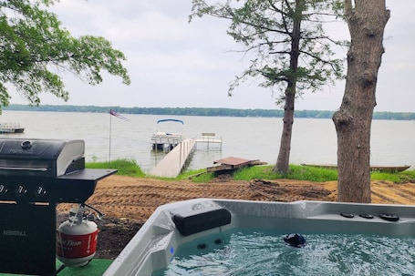 屋外スパ浴槽. Murphys Lakefront Jacuzzi Retreat 9 Miles-WI DELLS