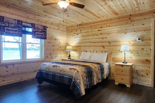 Murphys Lakefront Jacuzzi Retreat 9 Miles-WI DELLS