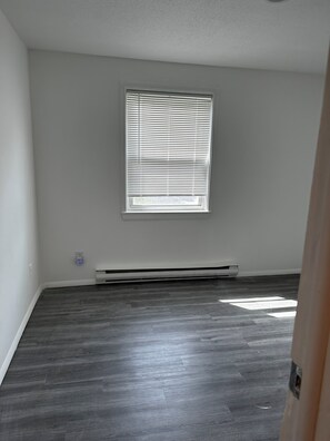 Interior - Charming 3- bedroom townhome in New Britain with AC, WiFi (New Britain)