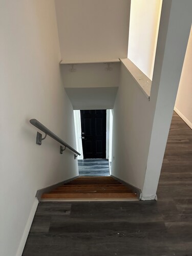 Charming 3- bedroom townhome in New Britain with AC, WiFi