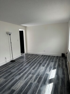 Interior - Charming 3- bedroom townhome in New Britain with AC, WiFi (New Britain)