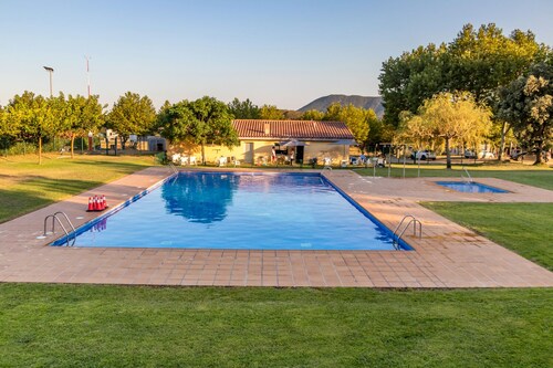 Can Cardina - House with garden close to France