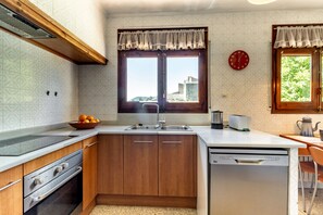 Refrigerador, microondas, horno y lavavajillas 