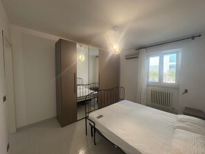 2 bedrooms - Poplars Mansion (Otranto)
