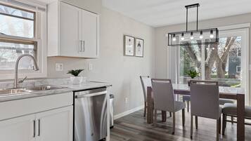 Oven, stovetop, dishwasher, paper towels