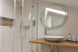 Douche, sèche-cheveux