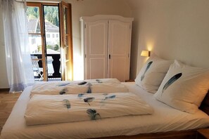2 chambres, fer et planche à repasser, accès Internet, draps fournis