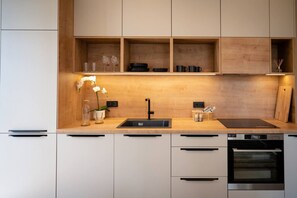 Kühlschrank, Ofen, Herdplatte, Geschirrspüler