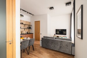 Fernseher, Stereoanlage