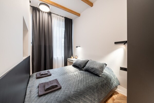 1 bedroom, desk, iron/ironing board, WiFi