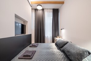 1 habitación, escritorio, tabla de planchar con plancha y wifi 