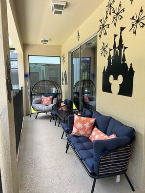 Terrace/patio - Just Listed! Remodeled! 6-bedroom 5-bath 3290 square feet Close to DISNEY World (Kissimmee)