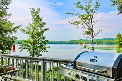 Sandy Lake Lodge 4BR w/ Sauna, Fireplace, 2nd Story Deck & 2 Kitchens