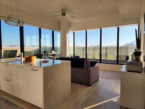 Leaside/Sunnybrook Executive 2 Bedroom, 3 Bathroom, Terrace, Condo