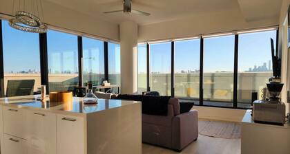 Leaside/Sunnybrook Executive 2 Bedroom, 3 Bathroom, Terrace, Condo