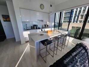 Mikrowelle, Ofen, Herdplatte, Geschirrspüler