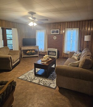 Smart TV - Hunter's Special Access to Forest Service Land. (Mountain Rest)