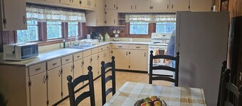 Charming 3-bedroom house in peaceful Mountain Rest with AC, WiFi