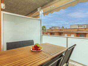 Outdoor dining - Ronda Creixell by Interhome (Creixell)