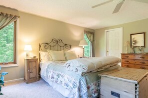 3 Schlafzimmer, Schreibtisch, Bügeleisen/Bügelbrett, Reisekinderbett