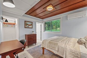 3 bedrooms, desk, iron/ironing board, travel crib