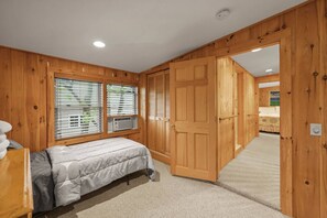 3 bedrooms, travel cot, free WiFi, bed sheets