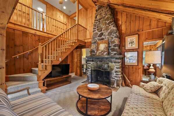 TV, fireplace