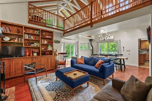 TV, fireplace - Lofted Hideaway on Pixley Hill (West Stockbridge)