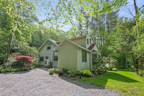 Exterior - Lofted Hideaway on Pixley Hill (West Stockbridge)