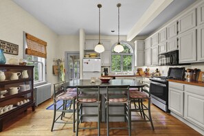 Fridge, microwave, oven, stovetop - St Anne`s Manor | Walk to Downtown! • Sleeps 8 (Lenox)
