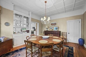 Dining - St Anne`s Manor | Walk to Downtown! • Sleeps 8 (Lenox)