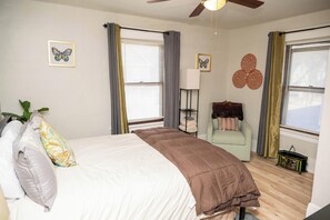 3 bedrooms, iron/ironing board, bed sheets - Whole House 15 min from Beach 4-Beds sleeps 8 (Rochester)