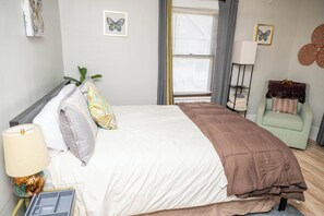 3 habitaciones, tabla de planchar con plancha y ropa de cama 