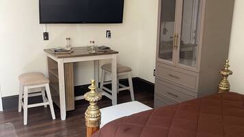 1 chambre, fer et planche à repasser, Wi-Fi gratuit, draps fournis