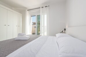 2 chambres, fer et planche à repasser, Wi-Fi gratuit, draps fournis