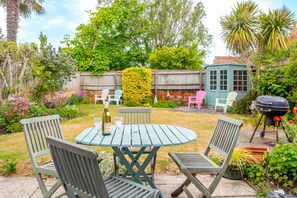 Outdoor dining - Sanderlings, Aldeburgh (Aldeburgh)