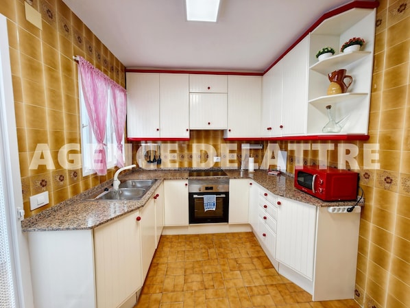 Fridge, microwave, oven, coffee/tea maker