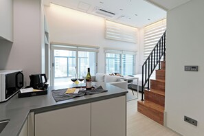 Suite estudio familiar, vistas a la ciudad | Wifi gratis y ropa de cama