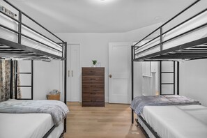 4 chambres, fer et planche à repasser, Wi-Fi, draps fournis