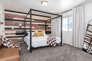 3 slaapkamers, een strijkplank/strijkijzer, wifi, beddengoed